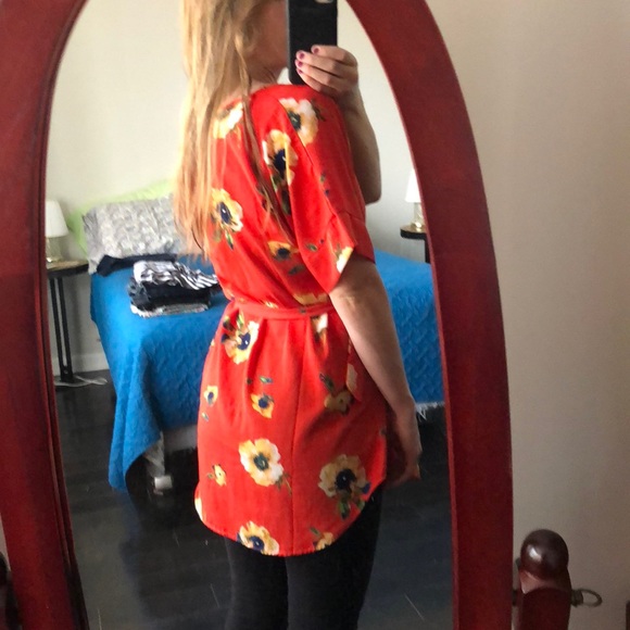 Like new! ModCloth flowy red floral tunic top - Picture 3 of 5